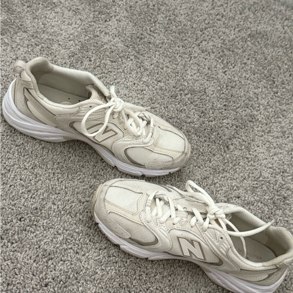 New Balance 530
Sea Salt Moonbeam - Picture 2 of 5